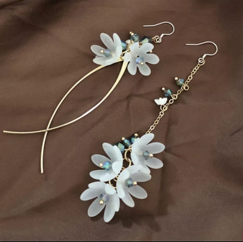 Drop Earrings * brand new without tag *